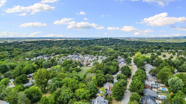 1645 N Charlee Avenue, Fayetteville, AR 72703