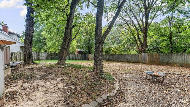 1645 N Charlee Avenue, Fayetteville, AR 72703