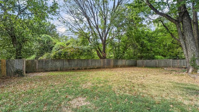 1645 N Charlee Avenue, Fayetteville, AR 72703