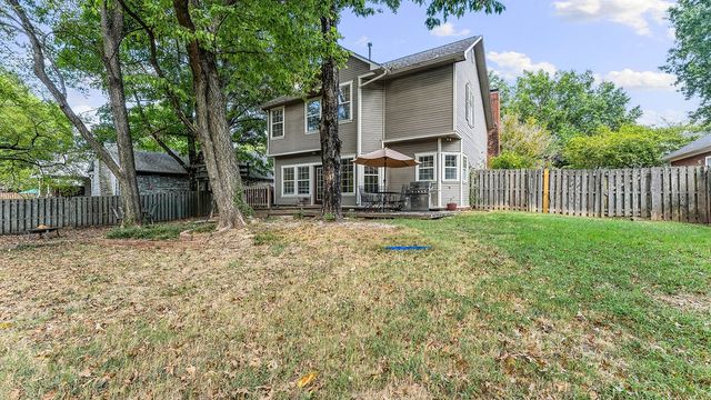 1645 N Charlee Avenue, Fayetteville, AR 72703