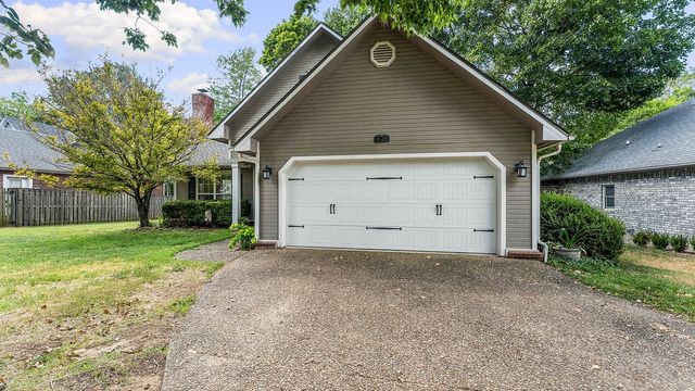 1645 N Charlee Avenue, Fayetteville, AR 72703