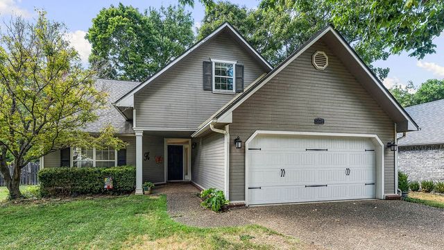 1645 N Charlee Avenue, Fayetteville, AR 72703