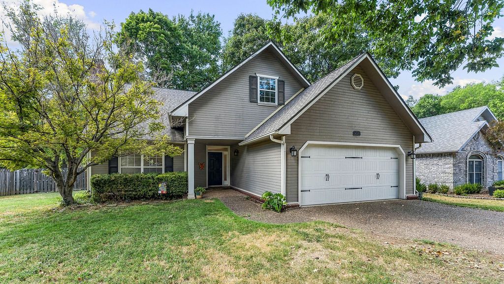 1645 N Charlee Avenue, Fayetteville, AR 72703