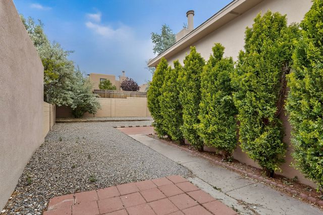 2925 Calle del Res, Santa Fe, NM 87505