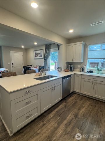 3901 Hyde Loop NE, Olympia, WA 98506