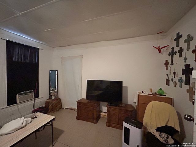 1915 N Interstate 35, San Antonio, TX 78208