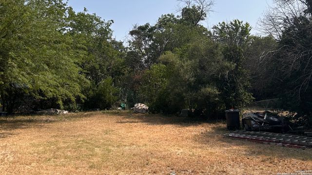 1915 N Interstate 35, San Antonio, TX 78208