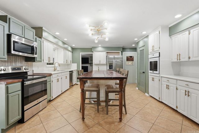 1026 S Claremont Ave, Sherwood, AR 72120