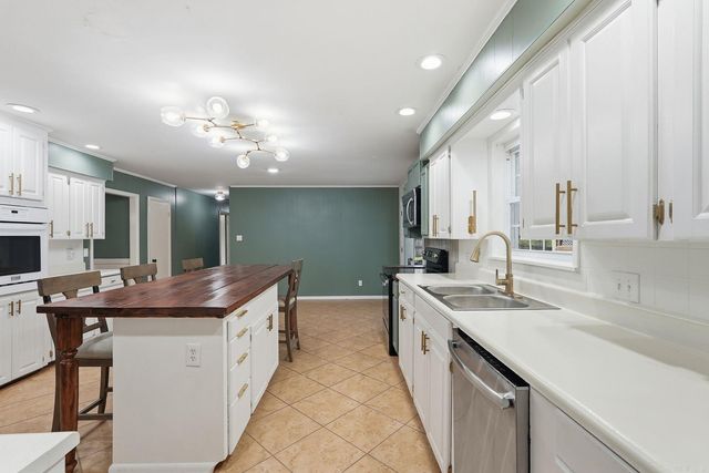 1026 S Claremont Ave, Sherwood, AR 72120