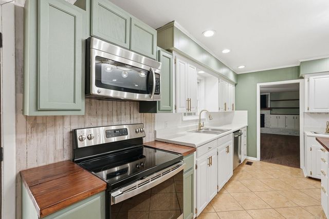 1026 S Claremont Ave, Sherwood, AR 72120