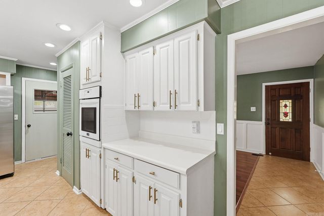 1026 S Claremont Ave, Sherwood, AR 72120