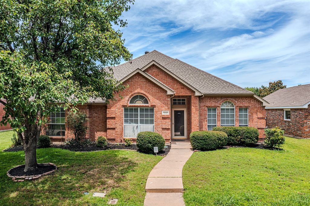 1321 Mustang Drive, Lewisville, TX 75067