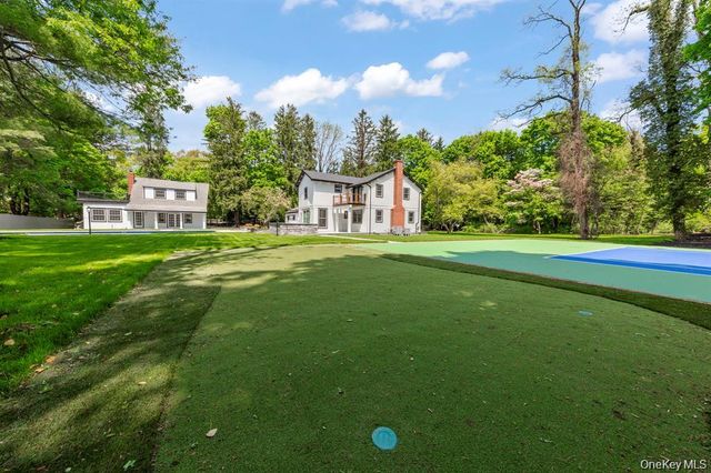 75 Centerport Road, Greenlawn, NY 11740
