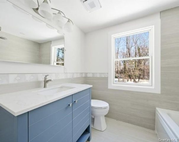 75 Centerport Road, Greenlawn, NY 11740