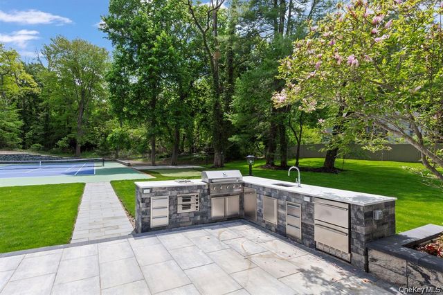 75 Centerport Road, Greenlawn, NY 11740