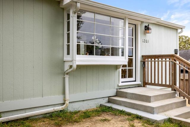 1203 Lincoln Avenue, Pacific Grove, CA 93950