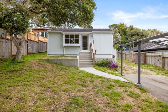 1203 Lincoln Avenue, Pacific Grove, CA 93950