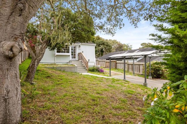 1203 Lincoln Avenue, Pacific Grove, CA 93950