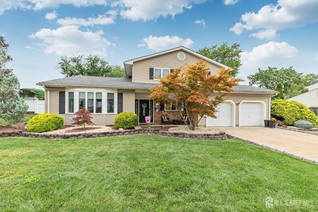 31 Iroquois Drive, Parlin, NJ 08859