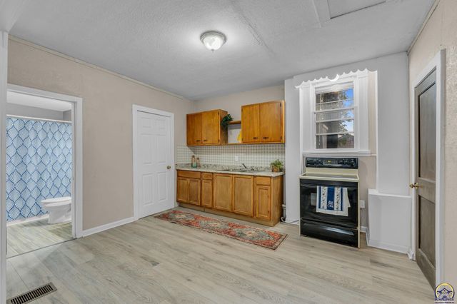 731 SW Lincoln ST, Topeka, KS 66606