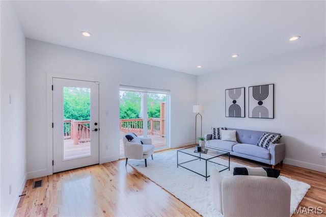 3215 Jasper Park, St Louis, MO 63139