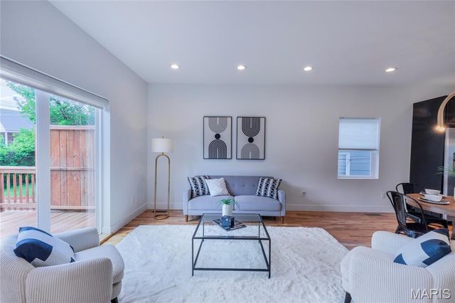 3215 Jasper Park, St Louis, MO 63139