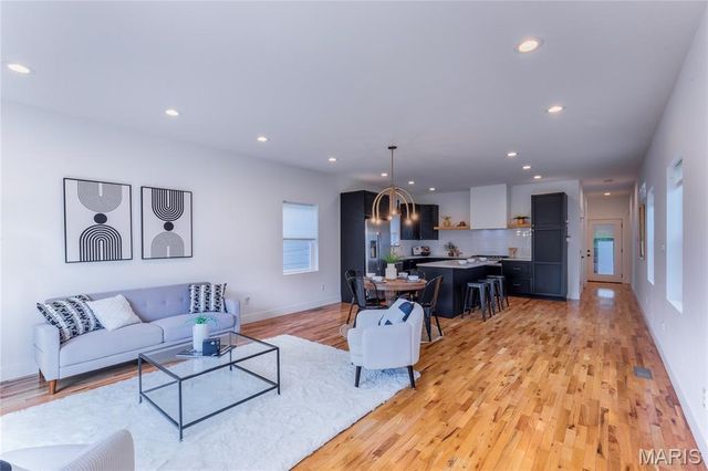 3215 Jasper Park, St Louis, MO 63139