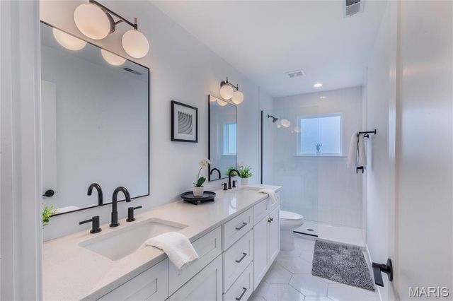 3215 Jasper Park, St Louis, MO 63139