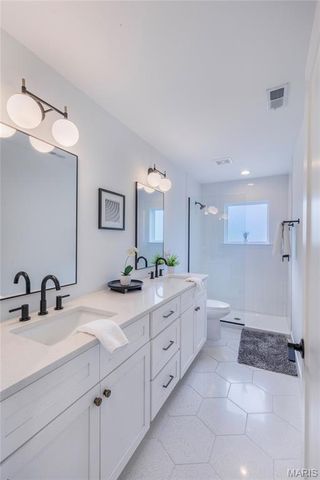 3215 Jasper Park, St Louis, MO 63139