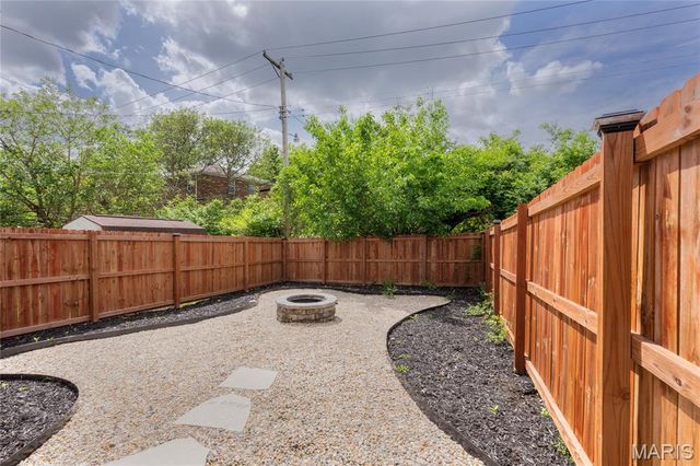 3215 Jasper Park, St Louis, MO 63139