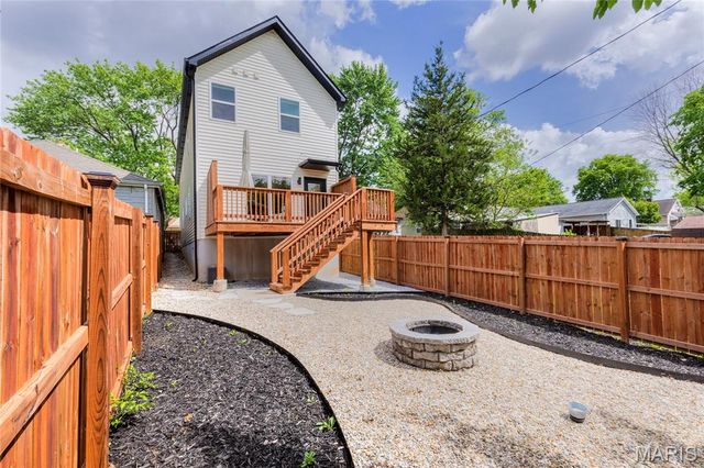 3215 Jasper Park, St Louis, MO 63139