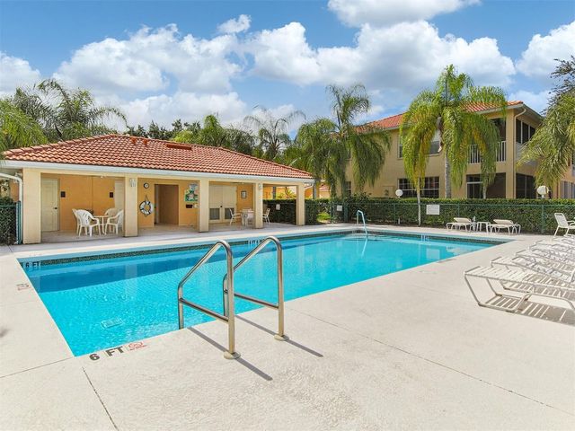 902 CASA DEL LAGO WAY 902, Venice, FL 34292