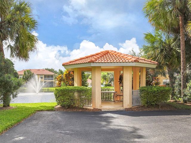 902 CASA DEL LAGO WAY 902, Venice, FL 34292