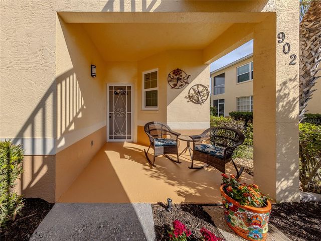 902 CASA DEL LAGO WAY 902, Venice, FL 34292