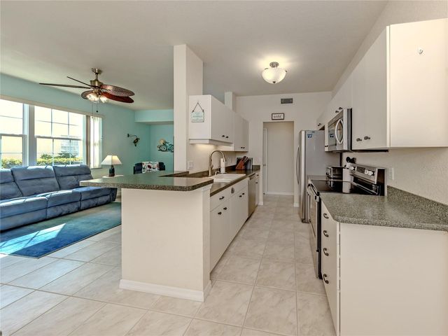 902 CASA DEL LAGO WAY 902, Venice, FL 34292