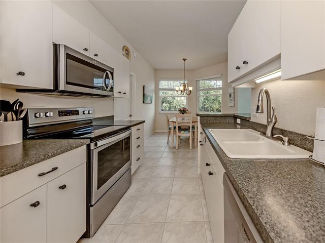 902 CASA DEL LAGO WAY 902, Venice, FL 34292