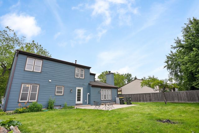 545 Ridgefield Drive, Roselle, IL 60172