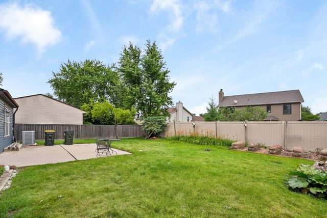 545 Ridgefield Drive, Roselle, IL 60172