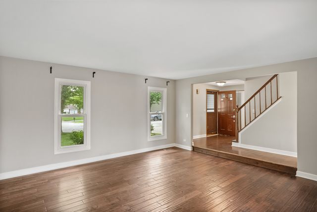 545 Ridgefield Drive, Roselle, IL 60172