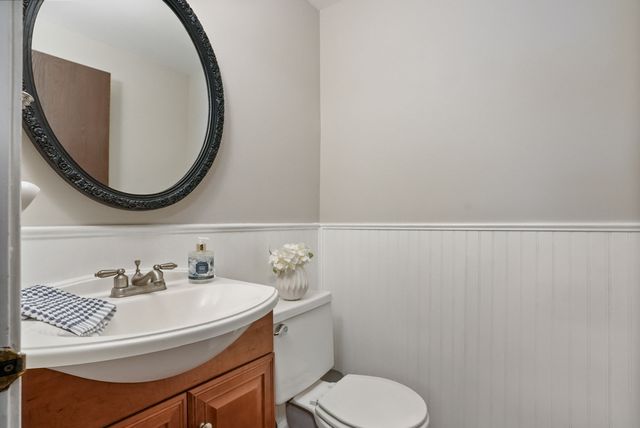 545 Ridgefield Drive, Roselle, IL 60172