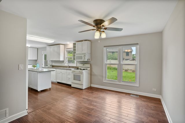 545 Ridgefield Drive, Roselle, IL 60172