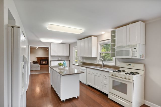545 Ridgefield Drive, Roselle, IL 60172