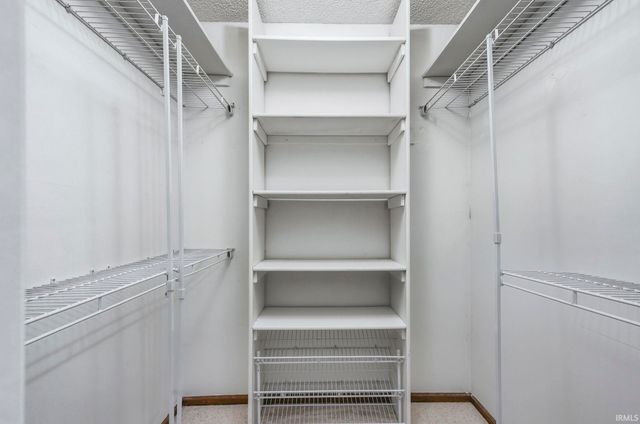 4918 Oak Creek Court, Fort Wayne, IN 46835