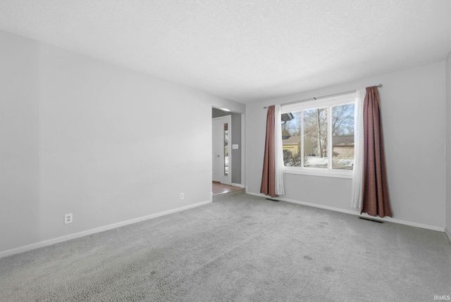 4918 Oak Creek Court, Fort Wayne, IN 46835