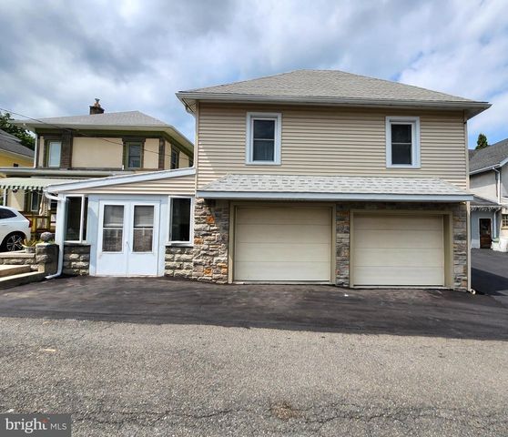 426 E FRANKLIN ST, Slatington, PA 18080