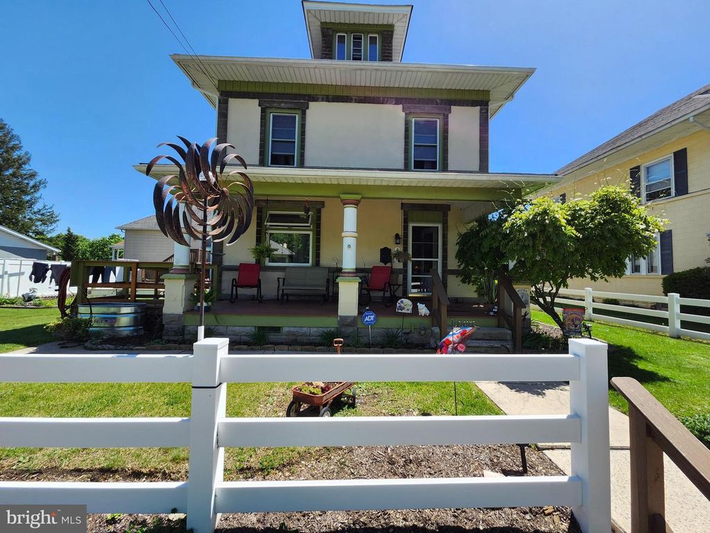 426 E FRANKLIN ST, Slatington, PA 18080