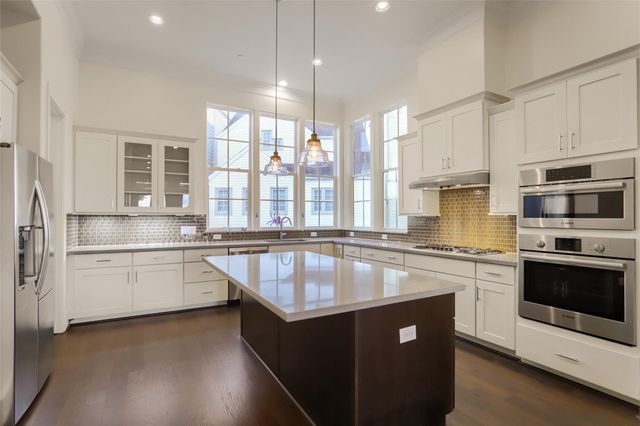 4024 Woodshire Village Estate, Houston, TX 77025