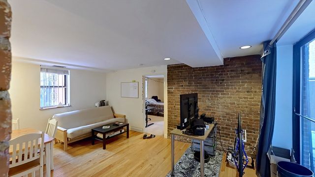111 Gainsborough Street 005, Boston, MA 02115