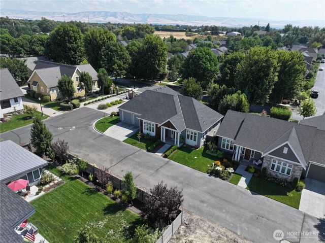 1096 SE Falcon Drive, College Place, WA 99324