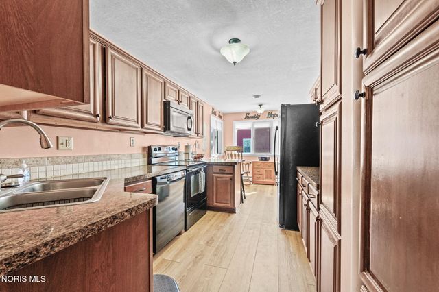 1020 Country Club Drive, Findlay, OH 45840